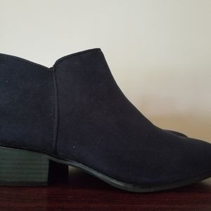 Blu suede booties